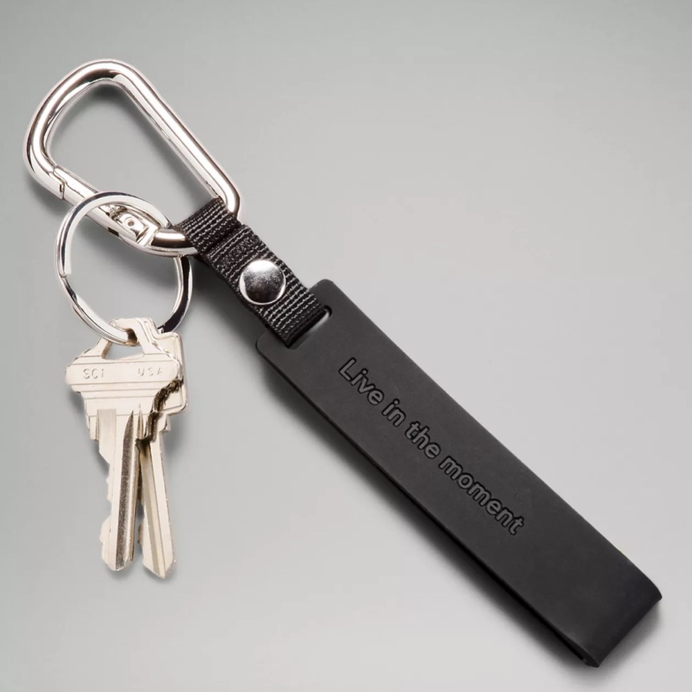 🌸Silicone Keychain. Color: Black/Silver - Picture 2 of 6